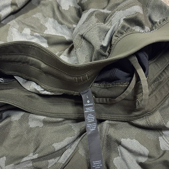 Men’s Lululemon Shorts L - Picture 5 of 5